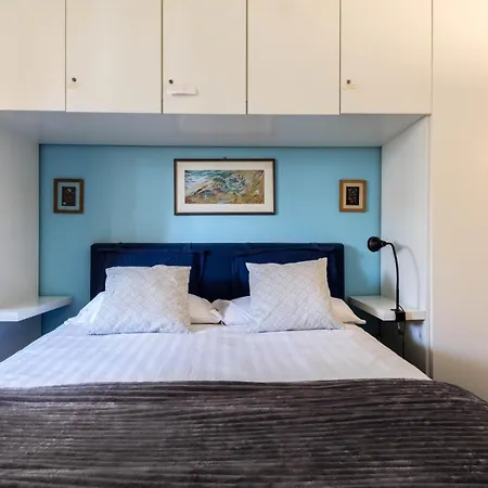 Altido Quiet Apt For 4 With Terrace Near Train Station